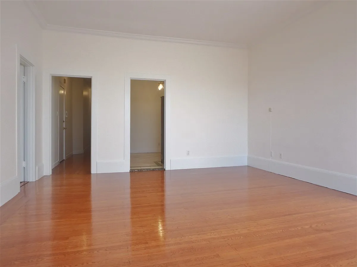Building Photo - 3135 Pacific Ave #4