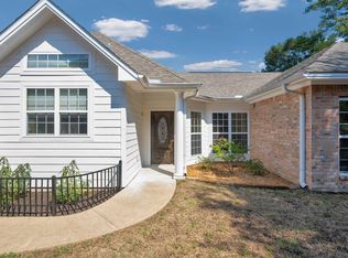 110 Garden Walk Ln, Lufkin, TX 75901