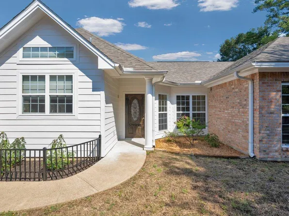 110 Garden Walk Ln, Lufkin, TX 75901