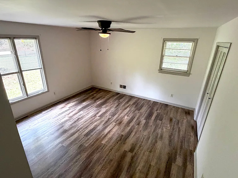 100 Penny Ln — Photo 13