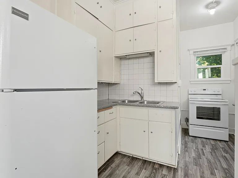 615 W 6th Ave — Photo 13