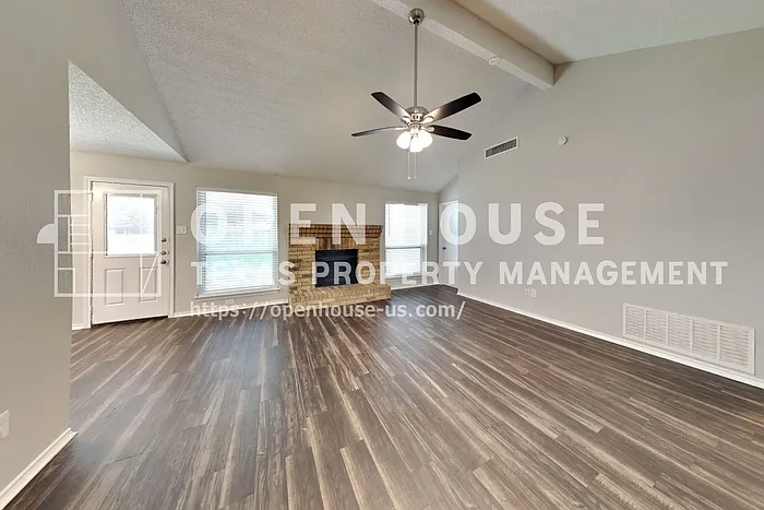 1328 Chicota Dr — Photo 3