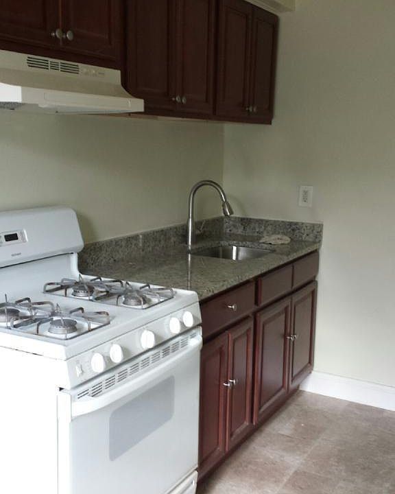 2nd image of 3104 Friendship St