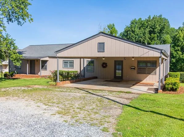 711 Level Grove Rd, Cornelia, GA 30531