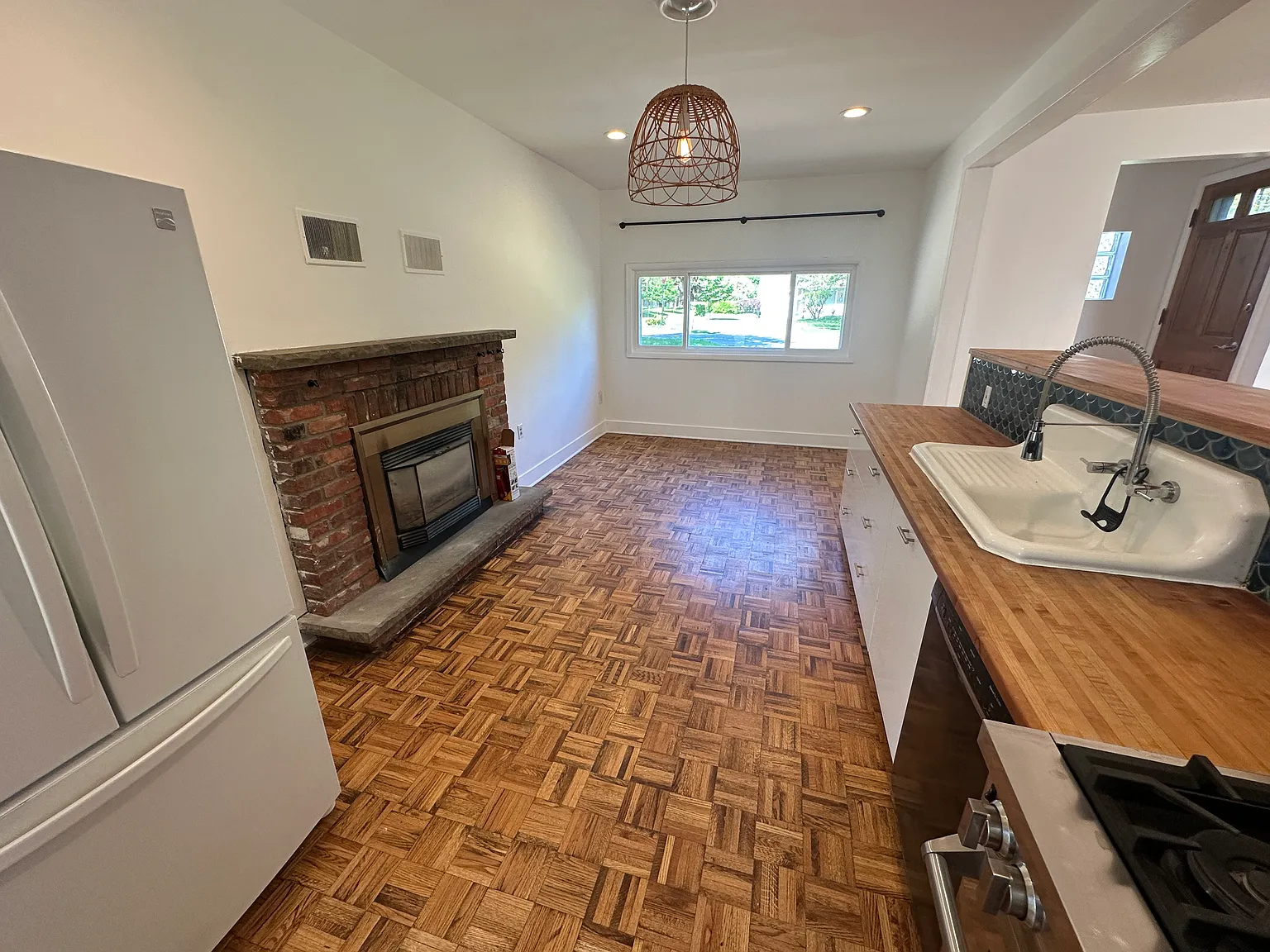 3 bed, 1368 sqft, $2,600 — Photo 2