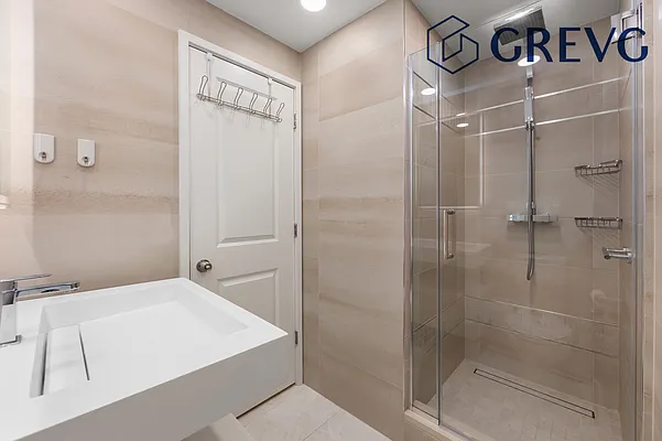 Rented by Global Real Estate Ventures Group LLC | media 16