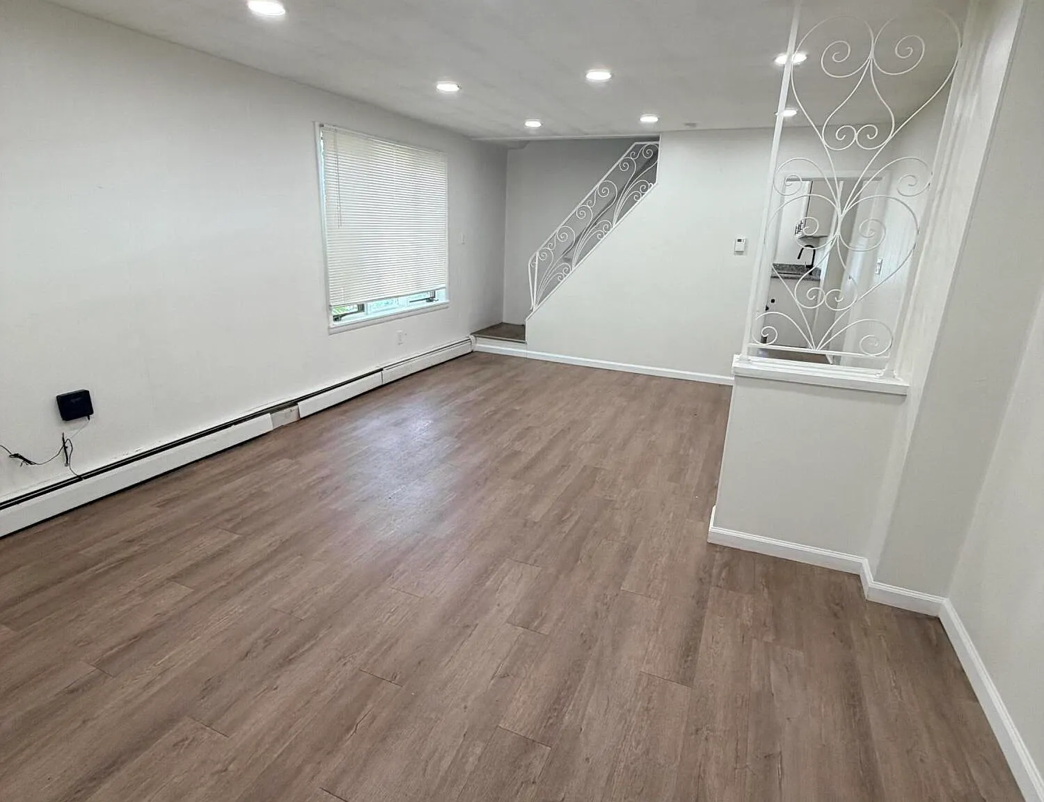 1436 N Sumner Ave — Photo 2