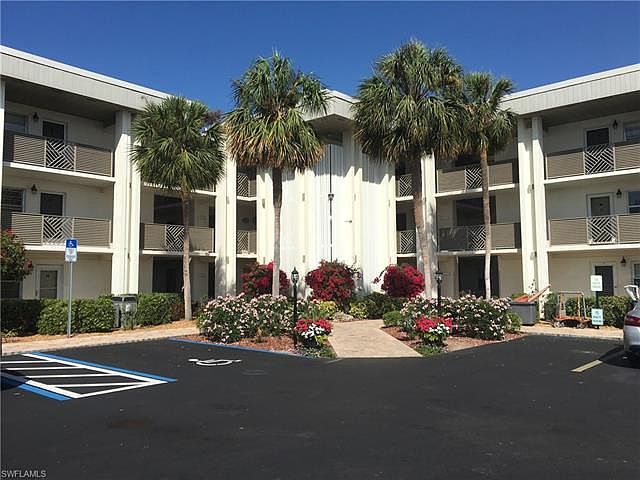 1st image of 6102 Augusta Dr APT 212