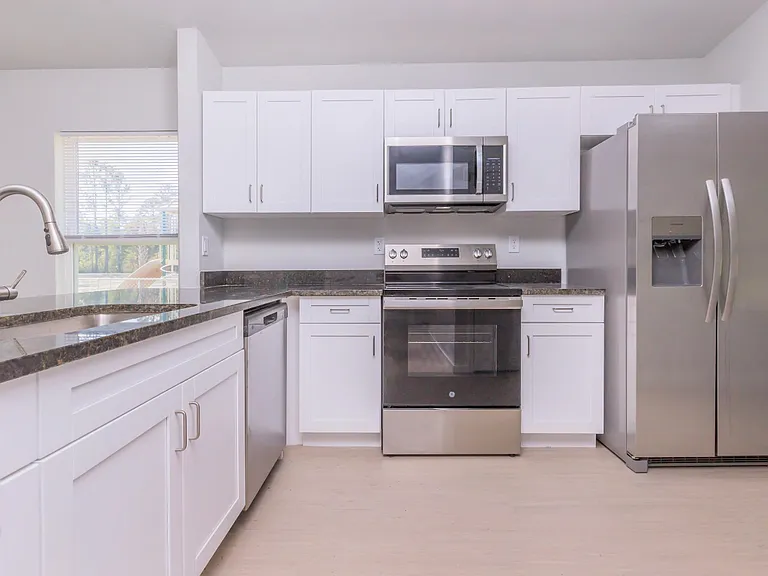 Sandcastle Manor Apartments — Photo 11