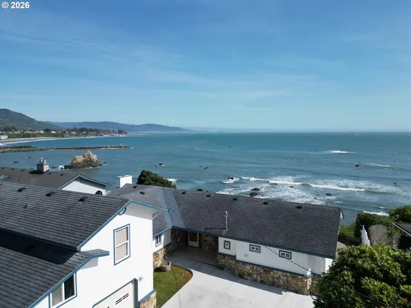429 Buena Vista Loop, Brookings, OR 97415