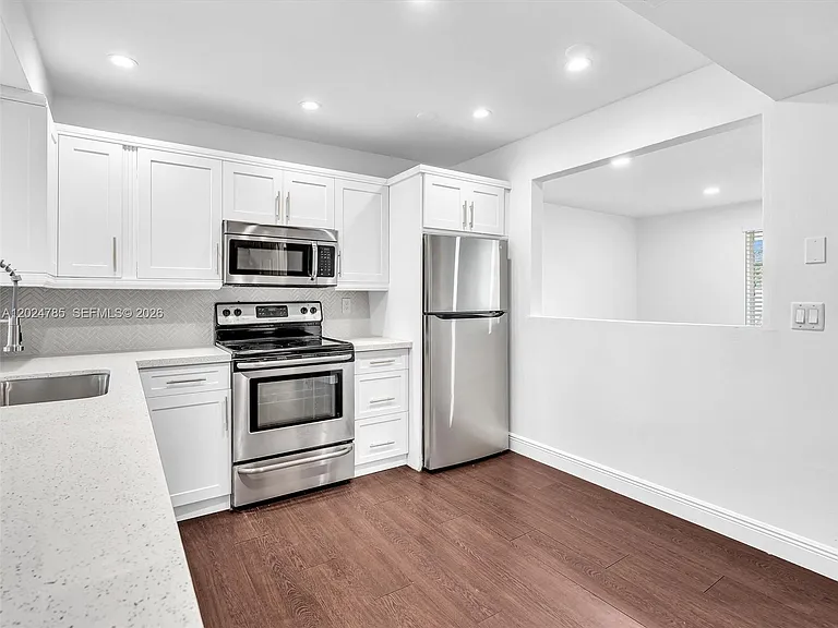 4500 SW 42nd Ter — Photo 24