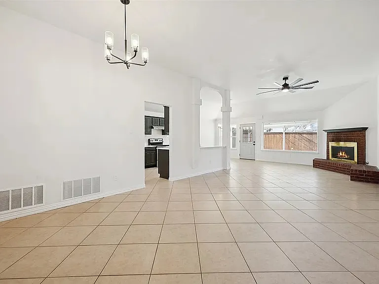 1016 Grand Central Pkwy — Photo 19