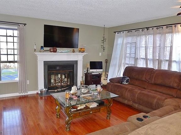 4th image of 40 Heritage Ln #405