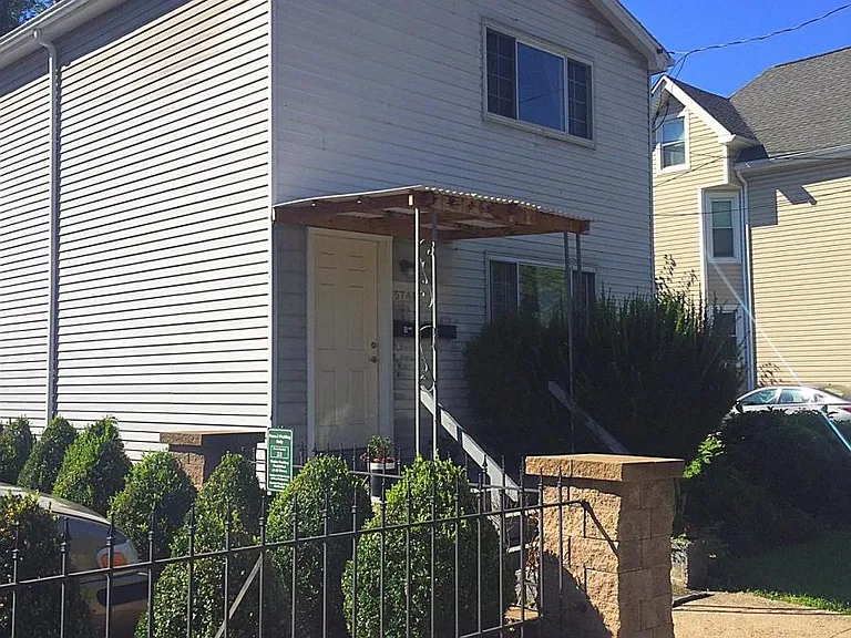 Great location in Shadyside with off-street parking
