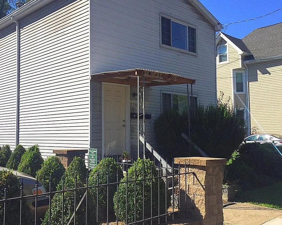 Great location in Shadyside with off-street parking