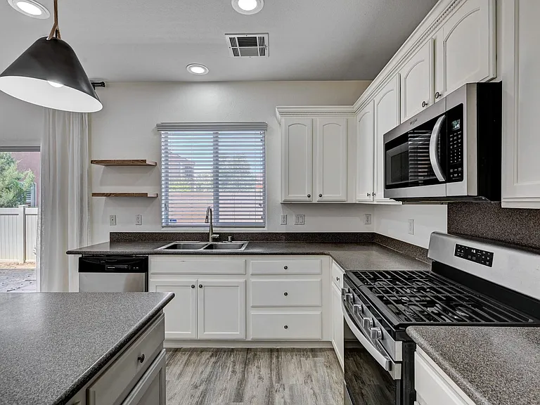 9072 Burning Sun Ave — Photo 4