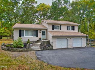 102 Sprint Ct, Milford, PA 18337