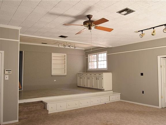 3rd image of 311 Thornhill Cir
