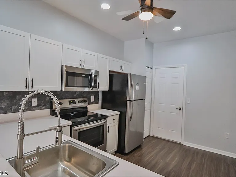 3630 Pine Oak Cir #105 — Photo 7