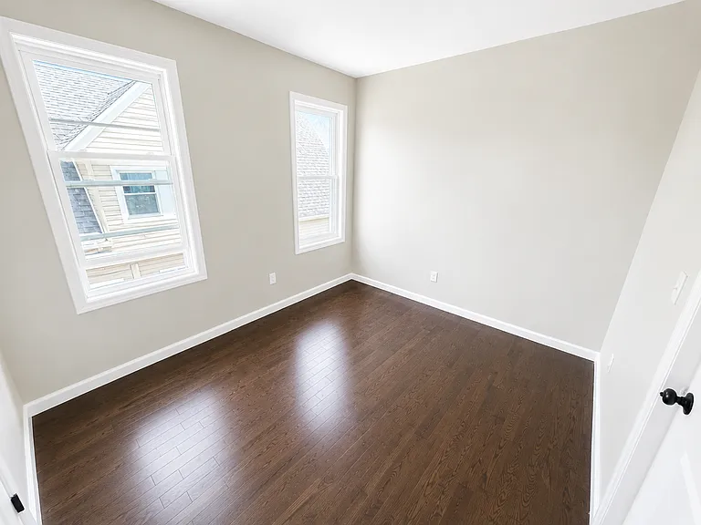 21 Chelsea Ave — Photo 11