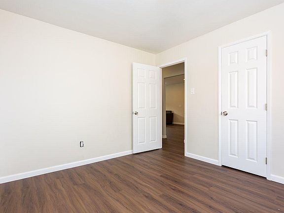 3rd image of 2505 Highland Ave
