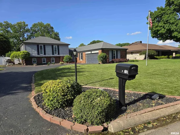 235 Ingersoll Blvd, Canton, IL 61520