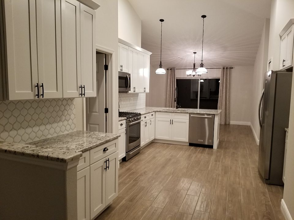 NEW roof! NEW Gourmet Kitchen 