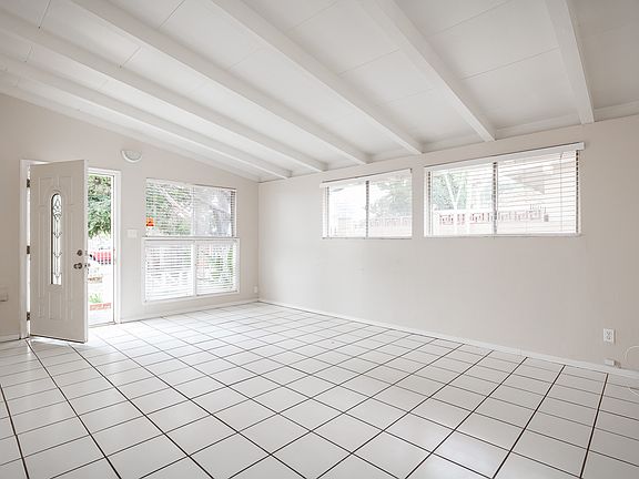 5th image of 13066 Bradwell Ave