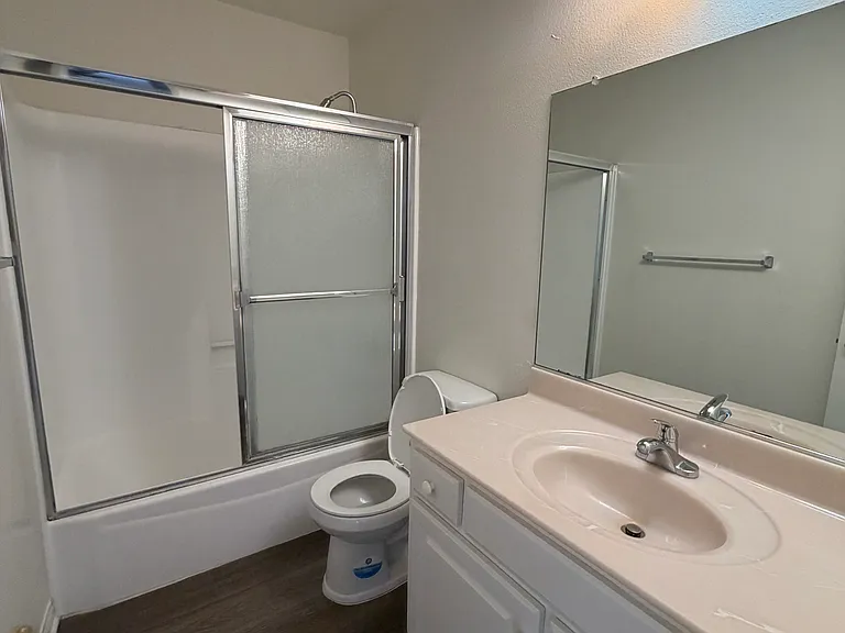 2220 W Victory Blvd #203 — Photo 7