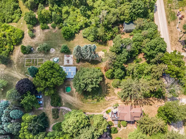 6304 138th Ave, Holland, MI 49423