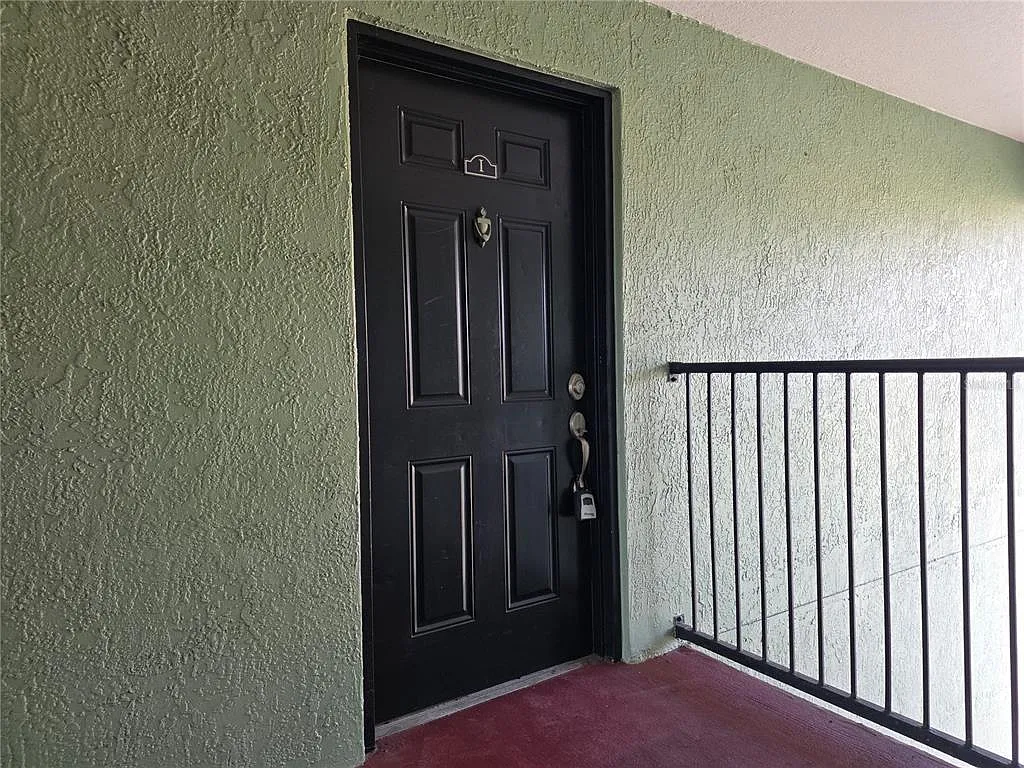 2 bed, 1.5 bath, 830 sqft, $1,595 — Photo 3