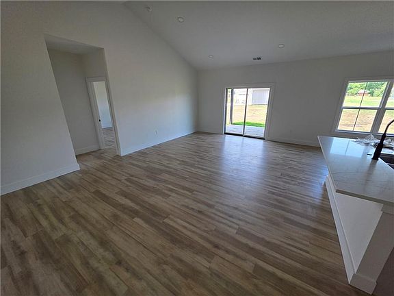3rd image of 606 Catalpa St