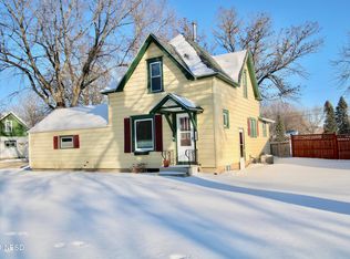 352 9th St NE, Watertown, SD 57201