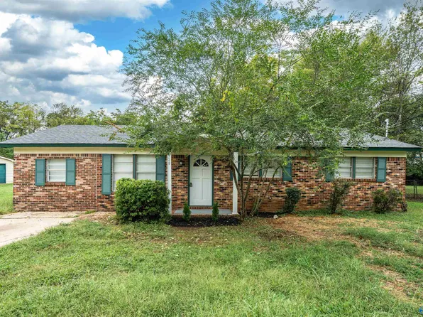 928 Spring Ct SW, Decatur, AL 35603