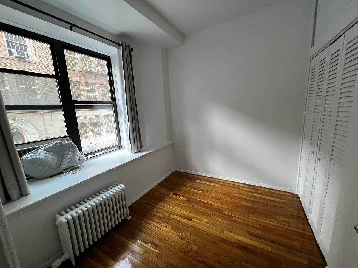 Building Photo - 217 E 33rd St #2FW