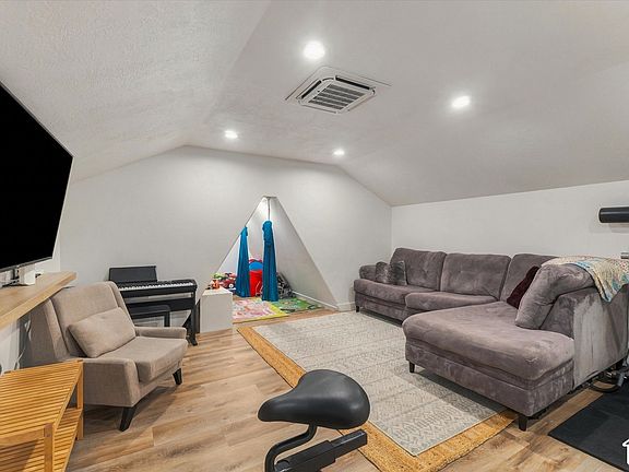 5th image of 437 Scenic Heights Rd