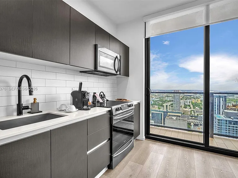 398 NE 5th St #Penthouse 4701 — Photo 14