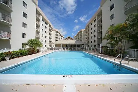1 bed, 1.5 bath, 762 sqft, $1,760 — Photo 2