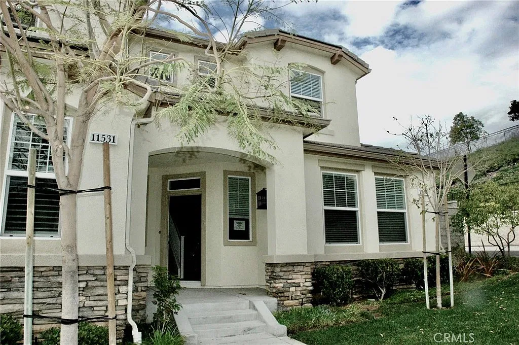 3 bed, 1714 sqft, $4,600 — Photo 1