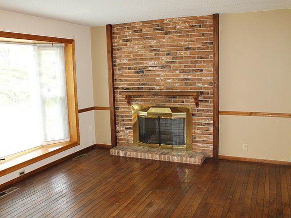 3rd image of 2940 Churchill Dr
