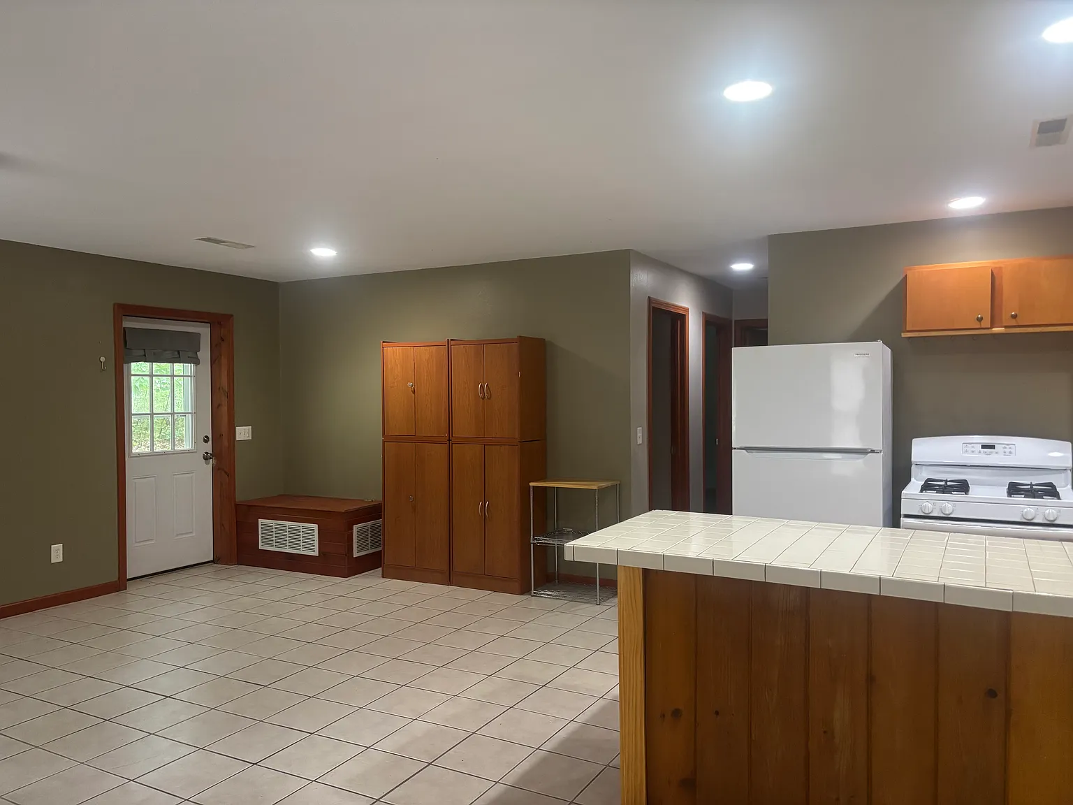 3 bed, 1470 sqft, $1,900 — Photo 4