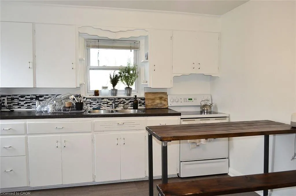 3 bed, 750 sqft, $1,600 — Photo 2
