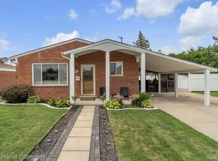 27226 Terrell St, Dearborn Heights, MI 48127