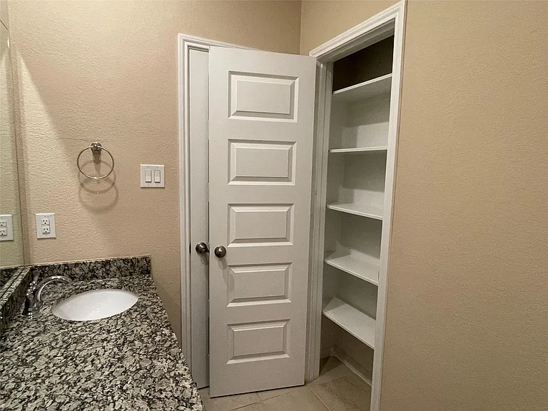 10418 Quiet Courtyard Rd — Photo 37