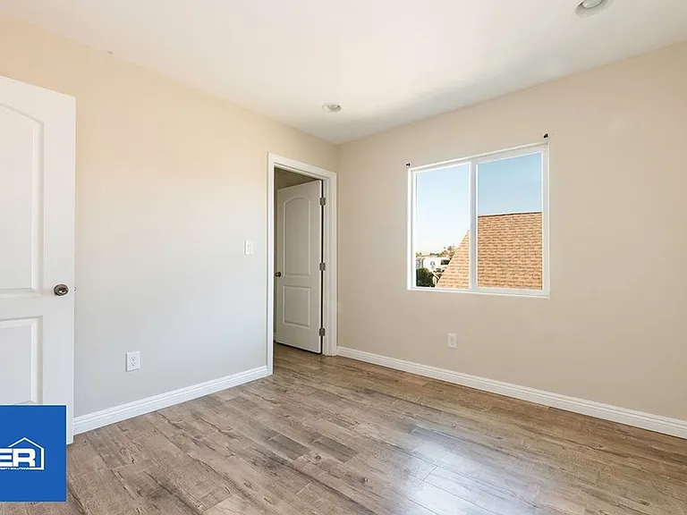 2722 E Cincinnati St — Photo 11