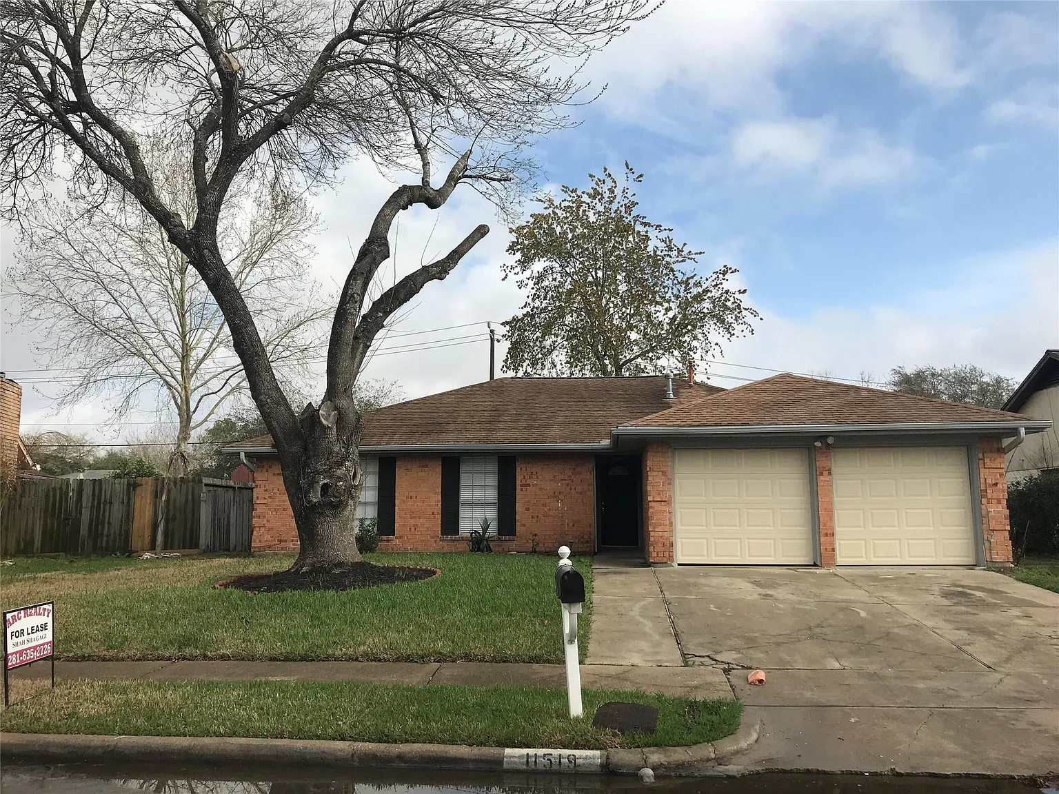 3 bed, 2.0 bath, 1353 sqft, $1,825 — Photo 1