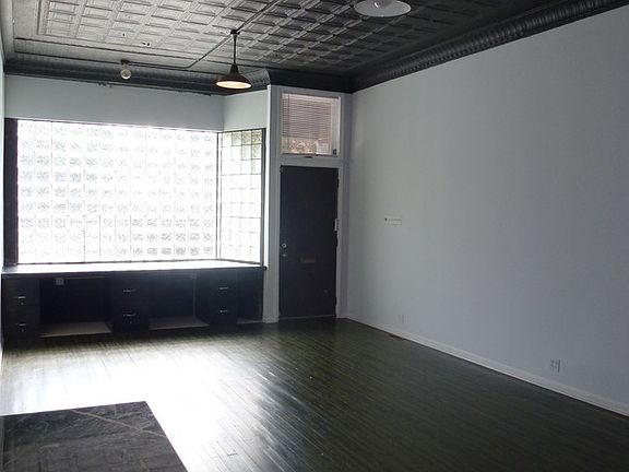 5th image of 1052 N Damen Ave