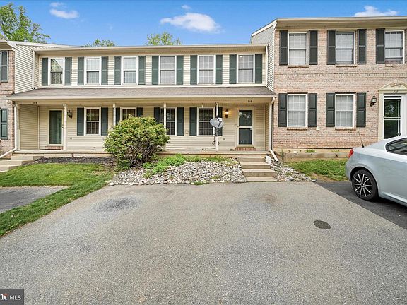 3rd image of 816 Rockwood Dr