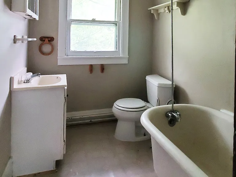 1905 Bluefield Ave — Photo 9
