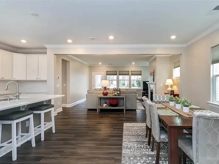 401 Ivy Arbor Way — Photo 5